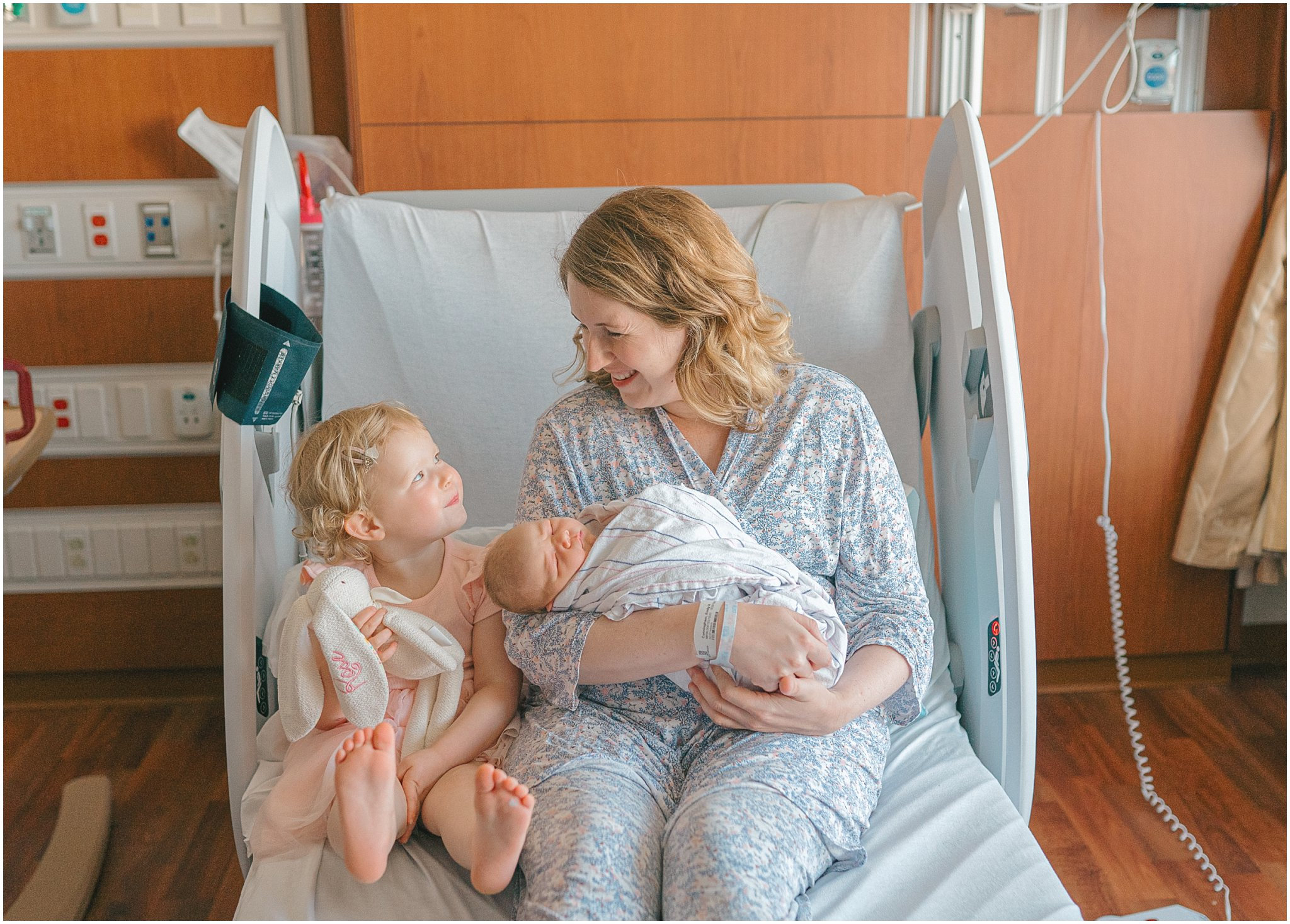 From Chaos to Connection – Say goodbye to stiff poses and hello to meaningful, calm images that celebrate your journey through motherhood.