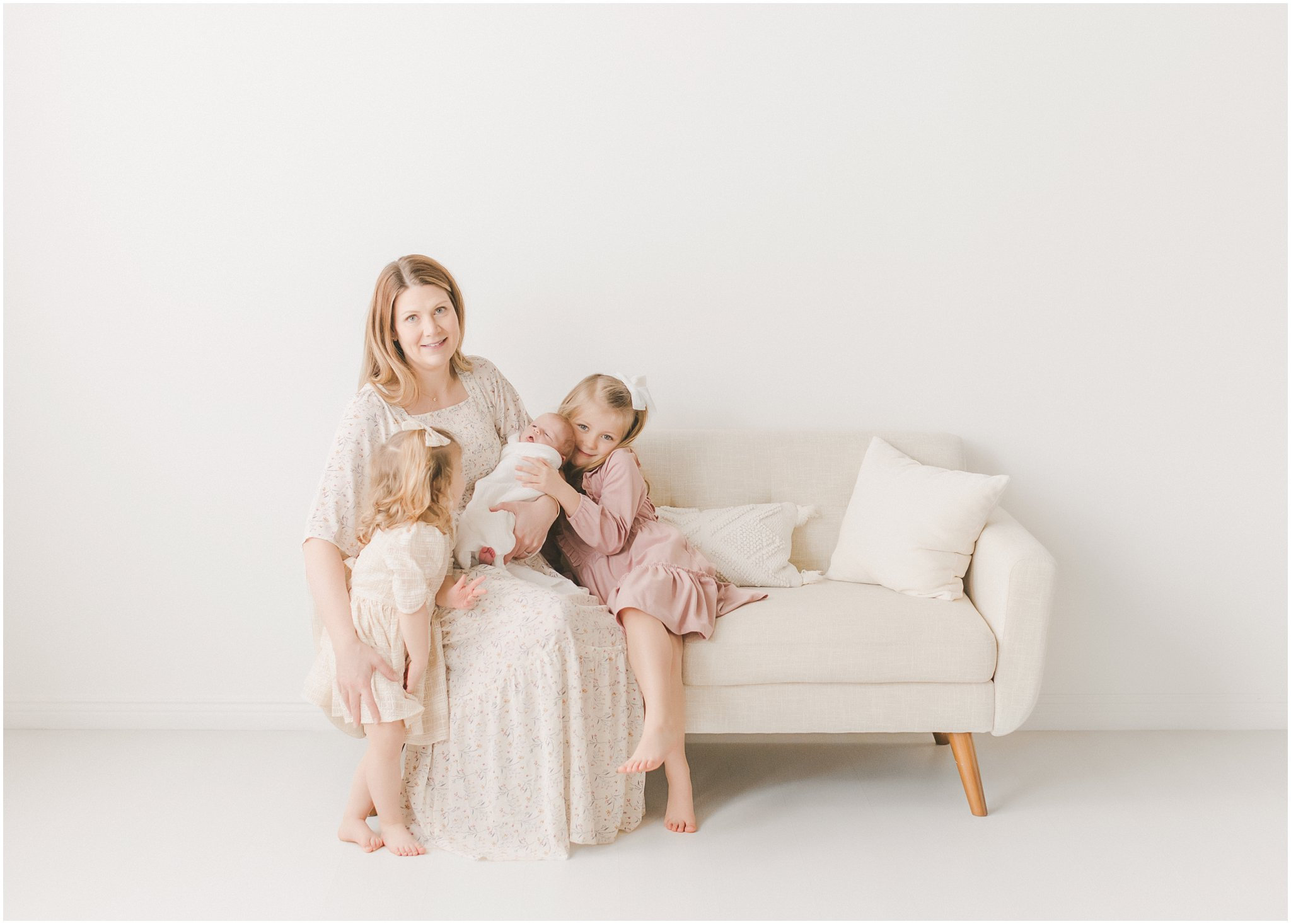 Need postpartum fashion inspiration? These nursing-friendly outfits and stylish mom staples help you feel confident, cozy, and camera-ready.