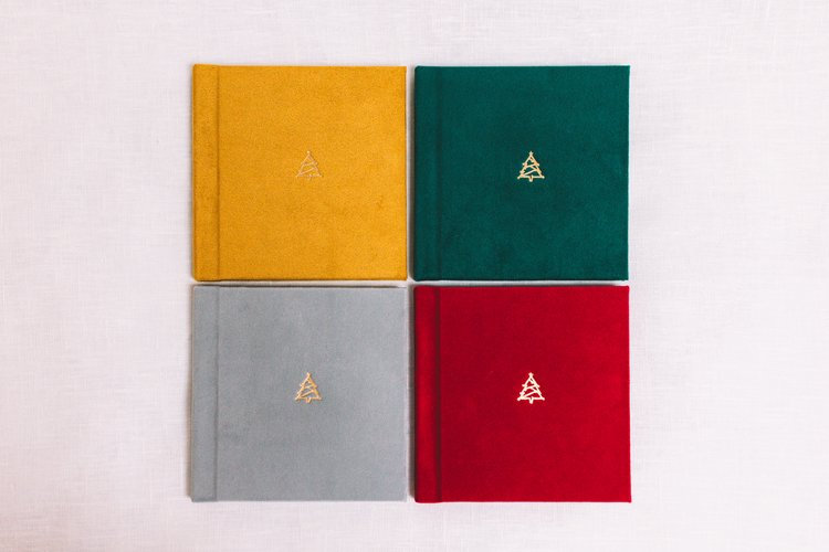 From newborn photos to family milestones, a pocket book is a timeless way to share heirloom photography products with grandparents.